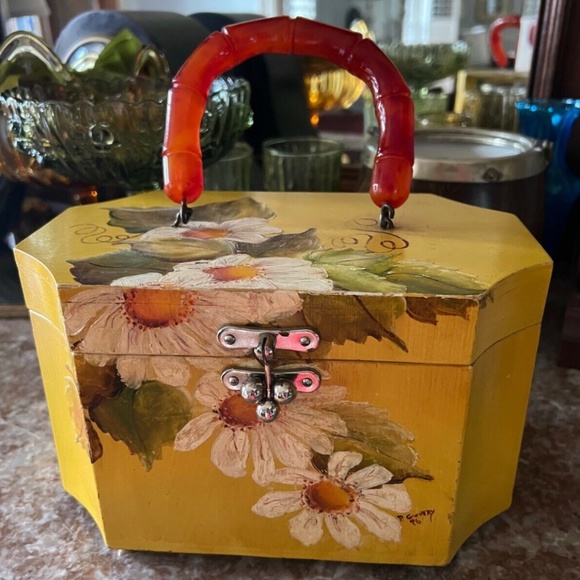 Handmade Handbags - Vintage wooden purse tole paint lucite handle yellow daisies MCM handmade